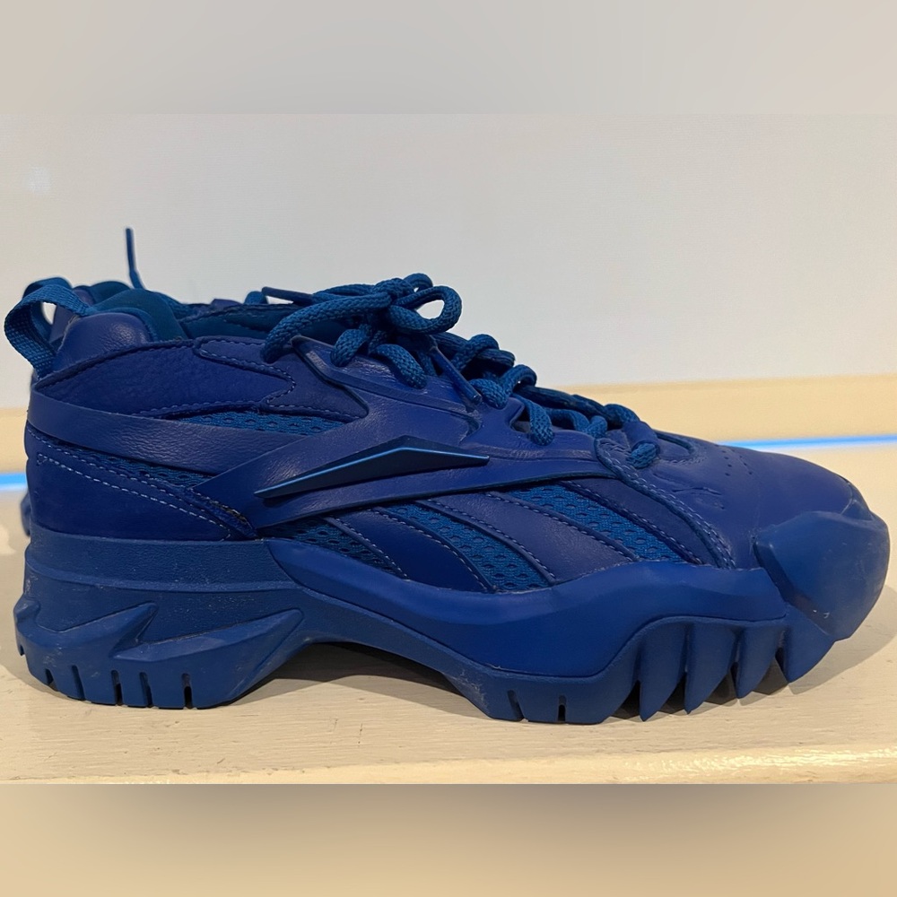 Sale! EUC Reebok sneakers